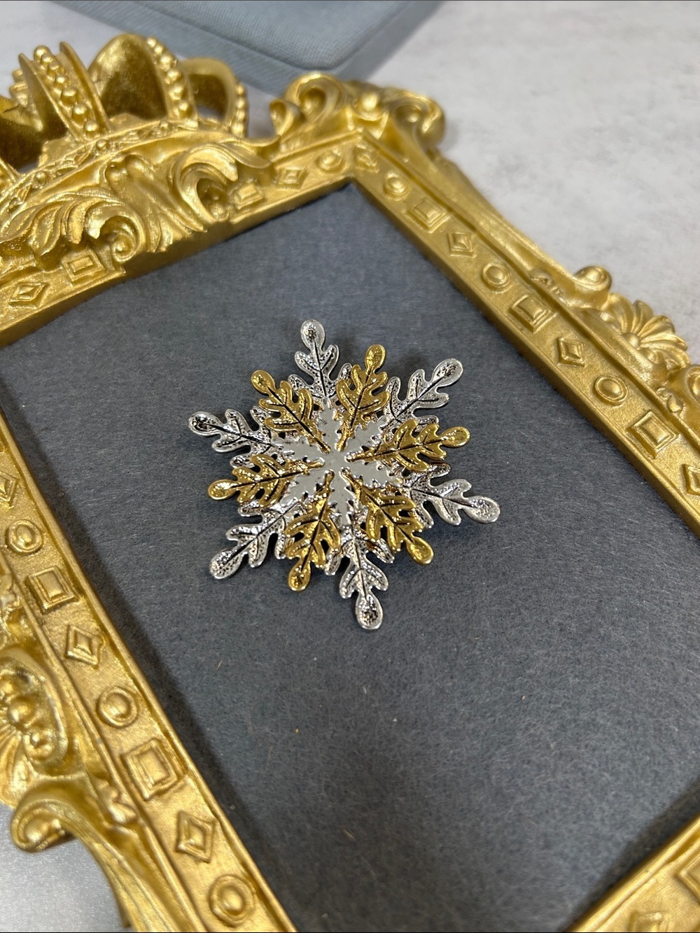 Vintage Best Brand Gold & Silver Snowflake Brooch